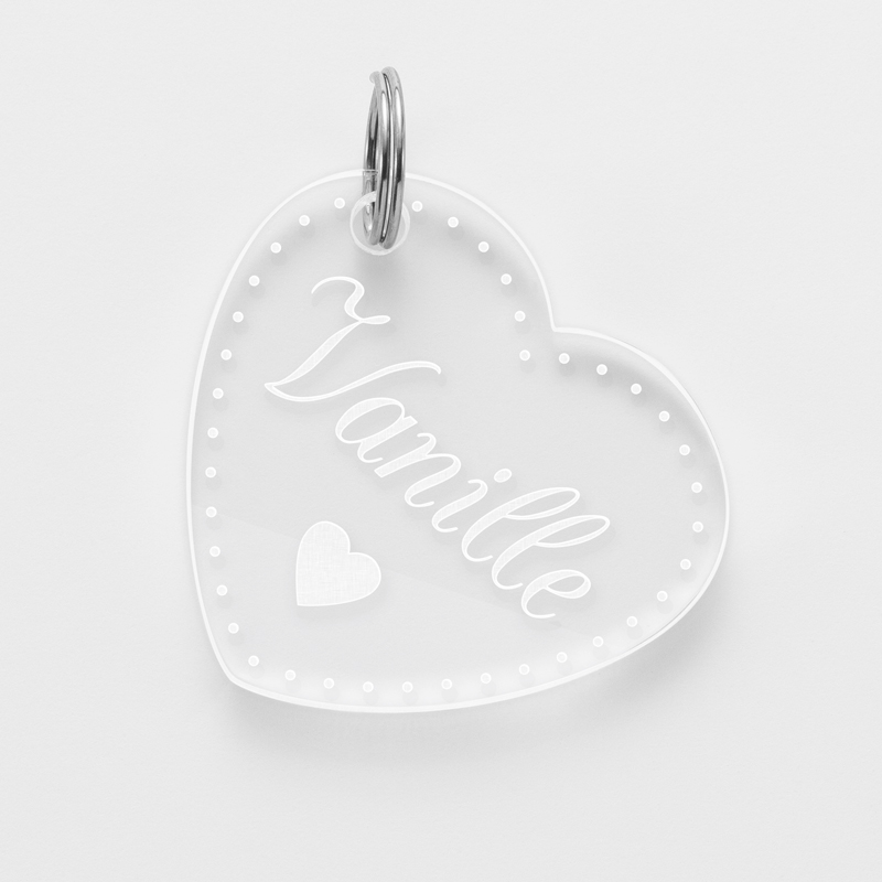 Médaille personnalisée acrylique gravée cœur 33x30 mm - nom + pictogramme coeur