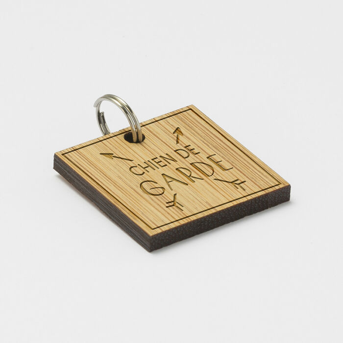 Médaille personnalisée bois gravée carré 27x27 mm illu chien de garde