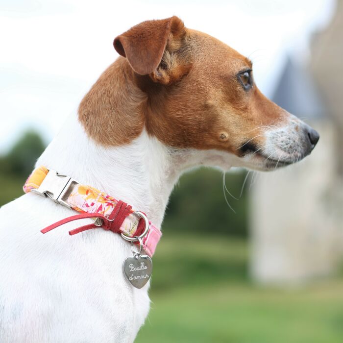 Médaille personnalisée métal argenté gravé cœur 23x26 mm - porté 3