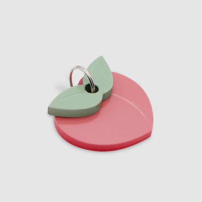 Médaille personnalisée acrylique coloré gravée 29x26 mm "pêche" - biais