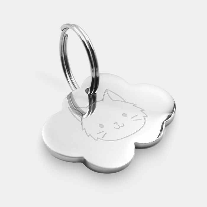 Médaille chat gravée acier argenté nuage 36x25 mm