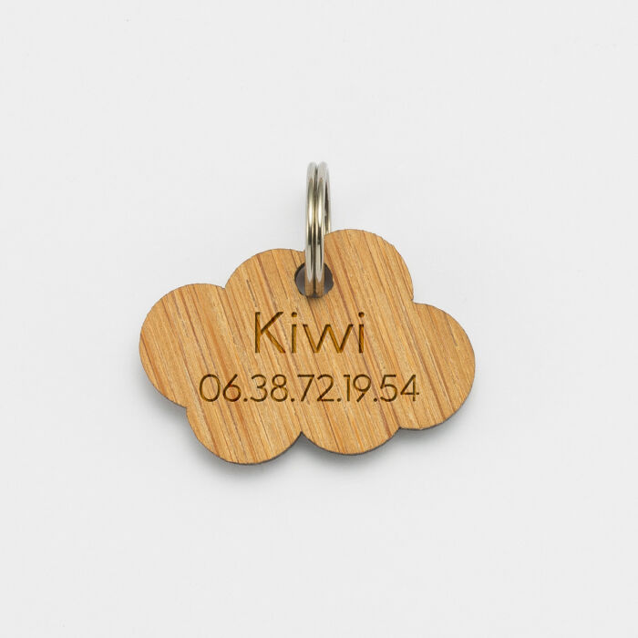 Médaille chat gravée bois nuage 25x18 mm