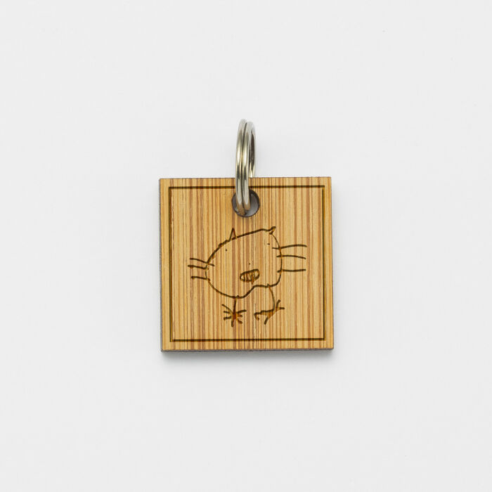 Médaille chat gravée bois carré 18x18 mm