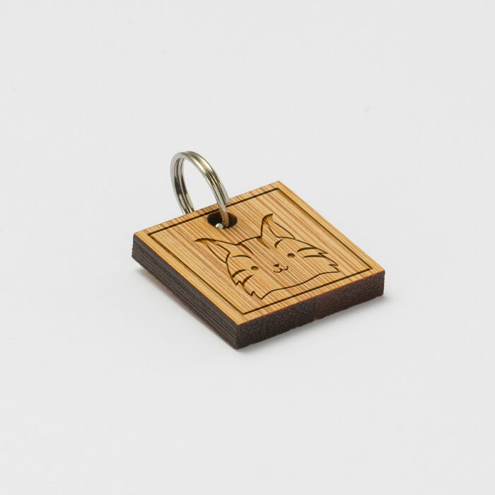 Médaille chat gravée bois carré 18x18 mm