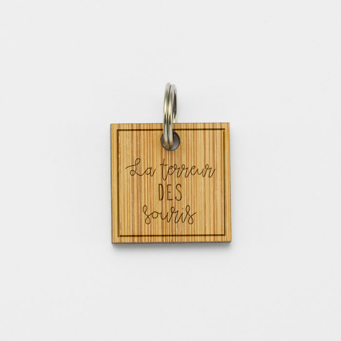 Médaille chat gravée bois carré 18x18 mm