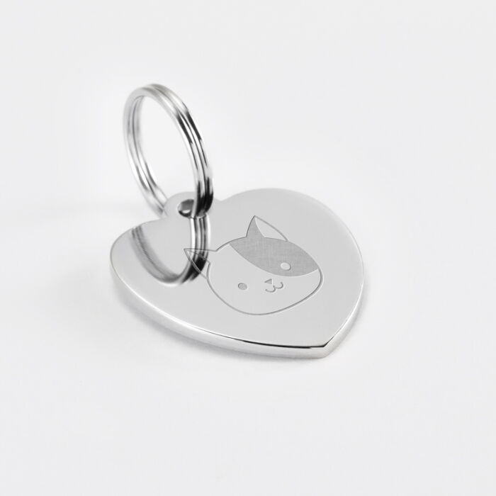 Médaille chat gravée acier argenté coeur 18x22 mm