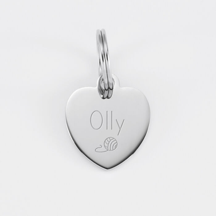 Médaille chat gravée acier argenté coeur 18x22 mm