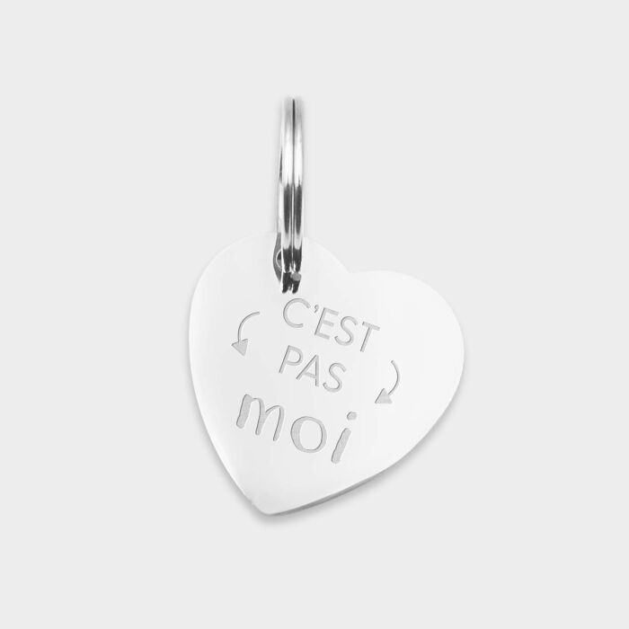 Médaille chat gravée acier argenté coeur biais 19x21 mm