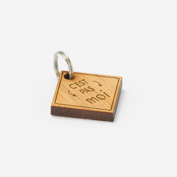 Médaille chien gravée bois losange 25x25 mm