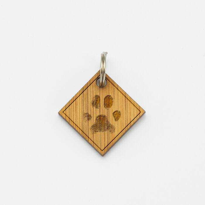 Médaille chien gravée bois losange 25x25 mm