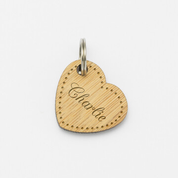 Médaille chien gravée bois coeur 19x21 mm - prénom