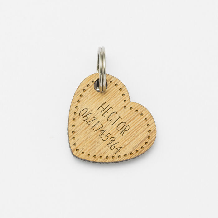 Médaille chien gravée bois coeur 19x21 mm - nom + numero de telephone