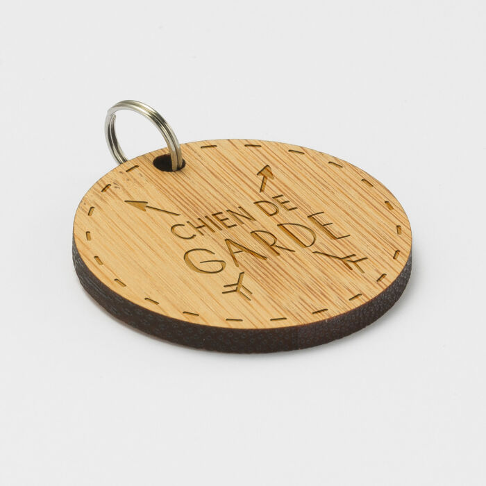 Médaille chien gravée bois ronde 35 mm - illustration chien de garde