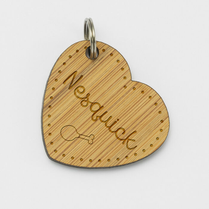 Médaille chien gravée bois coeur biais 30x33 mm