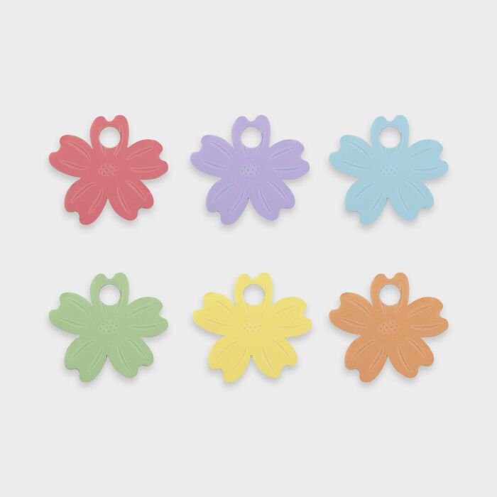 Breloque chien acrylique coloré fleur 16 mm